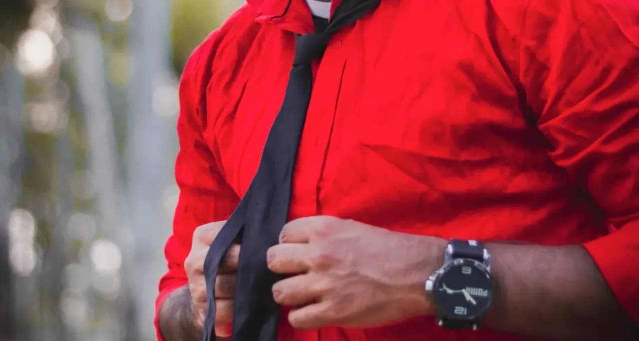 Czerwony krawat do jakiej koszuli? Odkryj idealne połączenia! Czerwony krawat do jakiej koszuli? Odkryj idealne połączenia!