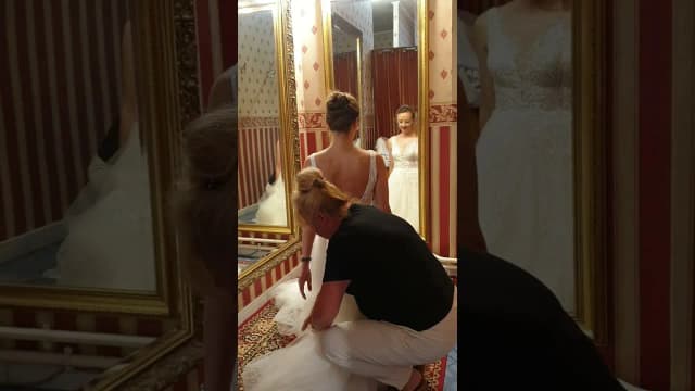 Jak klękać w sukni ślubnej, aby nie uszkodzić trenu i cieszyć się chwilą Jak klękać w sukni ślubnej, aby nie uszkodzić trenu i cieszyć się chwilą