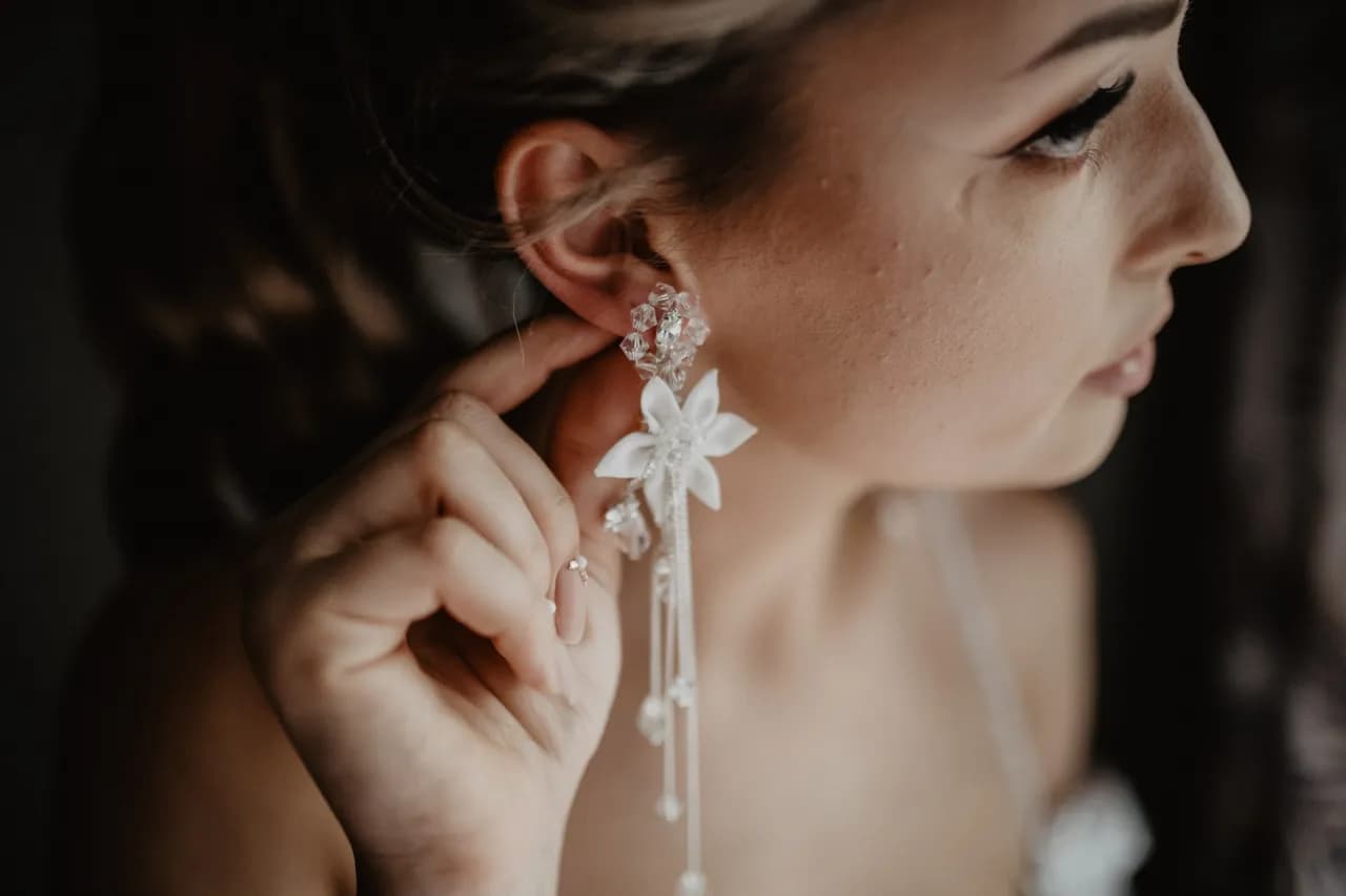 Jakie kolczyki do koronkowej sukni ślubnej, aby wyglądać zjawiskowo? Jakie kolczyki do koronkowej sukni ślubnej, aby wyglądać zjawiskowo?